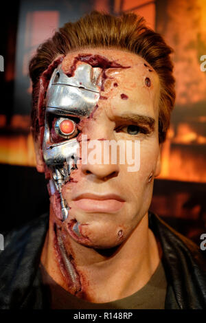 Wachsfigur von Arnold Schwarzenegger als Terminator an weltweit bekannte touristische Attraktion Madame Tussauds Wachsfigurenkabinett in London, Vereinigtes Königreich. Stockfoto