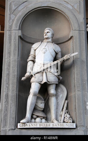 Statue von Giovanni delle Bande Nebe auf der Außenseite der Uffizien in Florenz Stockfoto