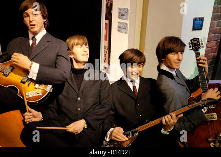 Wachsfigur von den Beatles an weltweit bekannte touristische Attraktion Madame Tussauds Wachsfigurenkabinett in London, Vereinigtes Königreich. Stockfoto