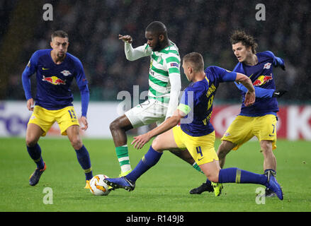 Celtic's Odsonne Edouard und Leipziger Willi Orban Kampf um den Ball während der UEFA Europa League, Gruppe B Spiel im Celtic Park, Glasgow. Stockfoto