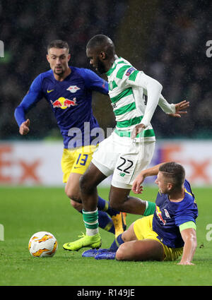 Celtic's Odsonne Edouard und Leipziger Willi Orban Kampf um den Ball während der UEFA Europa League, Gruppe B Spiel im Celtic Park, Glasgow. Stockfoto