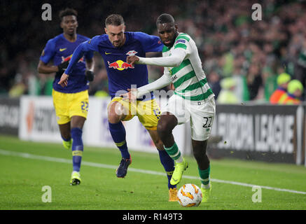 Celtic's Odsonne Edouard und Leipziger Willi Orban Kampf um den Ball während der UEFA Europa League, Gruppe B Spiel im Celtic Park, Glasgow. Stockfoto