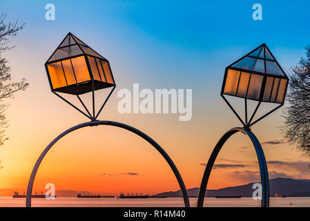"Engagement" Ring-Skulptur von Dennis Oppenheim, Sunset Beach, English Bay, Vancouver, Britisch-Kolumbien, Kanada Stockfoto