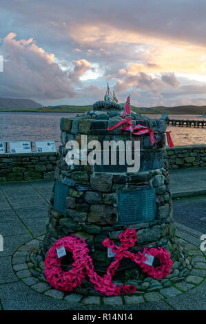 Ein Denkmal von hetland verdeckte Gemeinsame norwegischen und britischen Operationen Bus' in Scalloway, Shetlandinseln, Schottland, Vereinigtes Königreich der Welt Krieg 2. Stockfoto