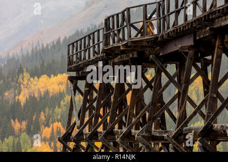 September 19, 2018. Silverton, Colorado, USA - Historische verlassenen Mine und Trellis außerhalb von Silverton Colorado an der Route 550 Stockfoto