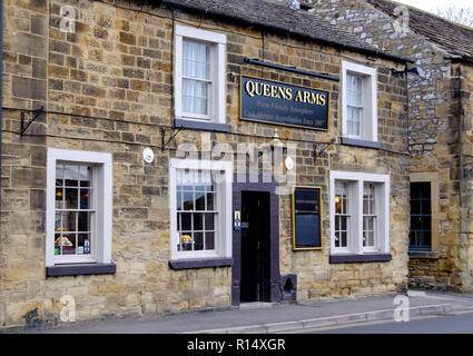 Bakewell, eine Stadt in der Grafschaft Derbyshire Dales, Derbyshire, England Großbritannien das Queens Arms Pub Stockfoto