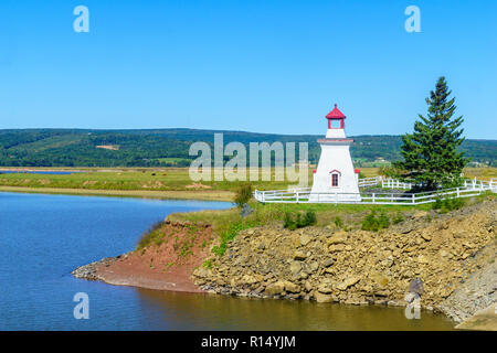 Ausblick auf die Landschaft und die Anderson hohlen Leuchtturm, in Hopewell Hill, New Brunswick, Kanada Stockfoto