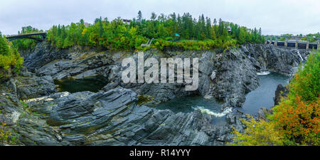 Panorama Aussicht auf die Schlucht und die Verdammung des Saint John River in Grand Falls, New Brunswick, Kanada Stockfoto