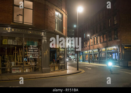 Kirkgate Bereich im Zentrum der Stadt Leeds in der Nacht Stockfoto