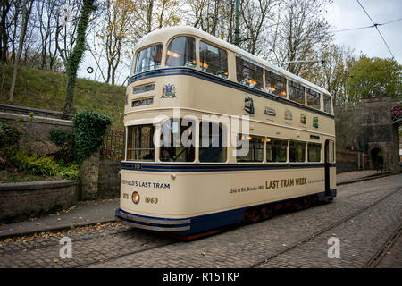 Sheffields letzte Straßenbahn stolz auf der Route an crich Straßenbahn Dorf, Derbyshire, Großbritannien Stockfoto