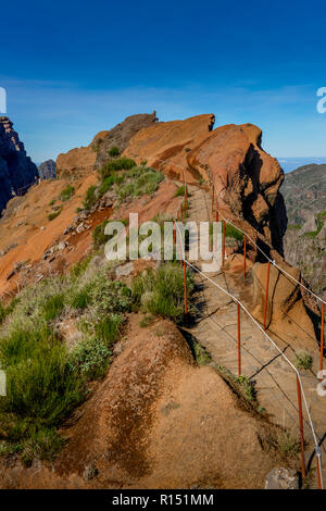 Wanderweg PR1 vom Pico Do Arieiro zum Pico Ruivo, Madeira, Portugal Stockfoto