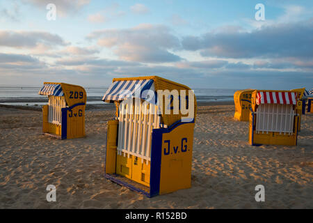 Liegestühle am Strand, Duhnen, Cuxhaven, Niedersachsen, Deutschland Stockfoto