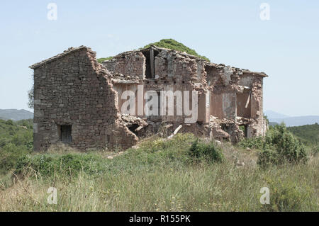 Typisch katalanischen Bauernhaus in Ruinen abgebrochen Stockfoto