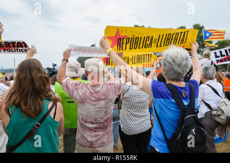 Die Demonstranten fordern die Freiheit von politischen Gefangenen, Lledoners, Katalonien, Spanien Stockfoto