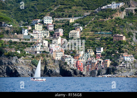 Riomaggiore als Teil der Cinque Terre an der ligurischen Küste von Italien, Europa Stockfoto