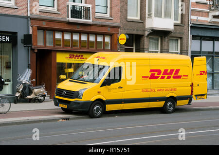 DHL Unternehmen Van in Amsterdam Die Niederlande 2018 Stockfoto