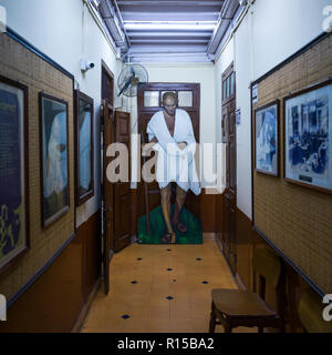Statue von Mahatma Gandhi, Mani Bhavan - Mahatma Gandhi's Residence in Mumbai 1917-1934, Gandhi's Museum und Bibliothek, Mumbai, Maharashtra, Indien Stockfoto