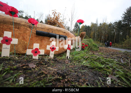 Schottland, Ayrshire. Ayr, Rozelle Park, Ersten Weltkrieg commemorative Skulpturenweg durch professionelle Kettensäge Carver lain Chalmers, Andy Maclachlan, Stockfoto