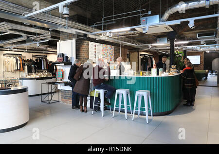 Wolf & Badger unabhängige Shop, Verkauf von Mode, Beauty & Haushaltswaren, an Kohle Tropfen Hof an Kings Cross, London, UK Stockfoto