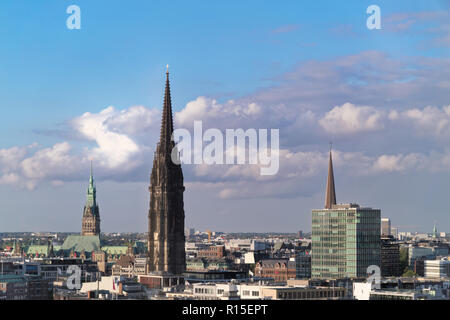 Der neugotischen Kirche St. Nikolaus in Hamburg, Deutschland. Diese Kirche wurde an Bomben zerstört während des Zweiten Weltkriegs. Nun ist es ein Denkmal memo Stockfoto