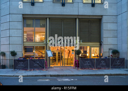 Der Metallklumpen und Kopfsalat Pub in der Wood Street, London, England, Großbritannien Stockfoto