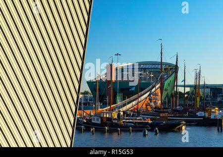 Arcam Museum und das Science Museum, NEMO Oosterdok, Amsterdam, Noord Holland, Niederlande Stockfoto