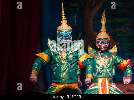 Laotische Tänzerinnen treten im Royal Ballet Theatre in Luang Prabang Laos auf Stockfoto