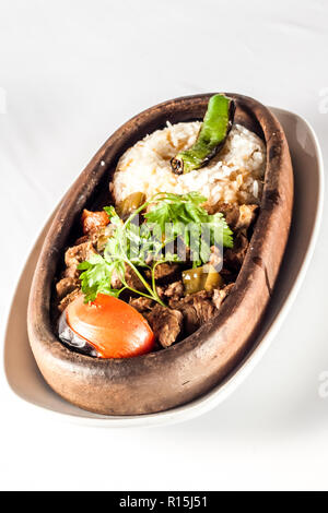 Traditionelle türkische Lamm Eintopf serviert mit Reis Pilav Stockfoto