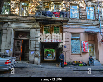 Tiflis, Georgien - 23.September 2018. Altes Haus in der Altstadt von Tiflis, Georgien. Tiflis ist die Georgia alte und lebendige Hauptstadt. Stockfoto