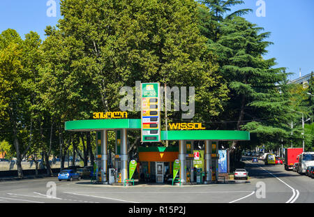Tiflis, Georgien - 23.September 2018. Tankstelle in Tiflis, Georgien. Tiflis ist die Georgia alte und lebendige Hauptstadt. Stockfoto
