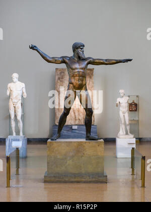 Athen. Griechenland. Das artemision Bronze, Statue, Poseidon und Zeus, antike griechische Skulptur des strengen Stil, vom Ca. 460 v. Chr. Nationalen Stockfoto