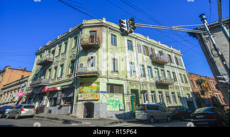 Tiflis, Georgien - 23.September 2018. Alte Gebäude in Downtown in Tiflis, Georgien. Tiflis ist die Georgia alte und lebendige Hauptstadt. Stockfoto