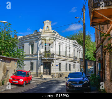 Tiflis, Georgien - 23.September 2018. Altes Haus in der Altstadt von Tiflis, Georgien. Tiflis ist die Georgia alte und lebendige Hauptstadt. Stockfoto