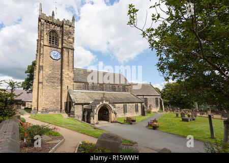 Ein Sommer Blick des Hl. Wilfrid's Parish Church in Calverley, West Yorkshire Stockfoto