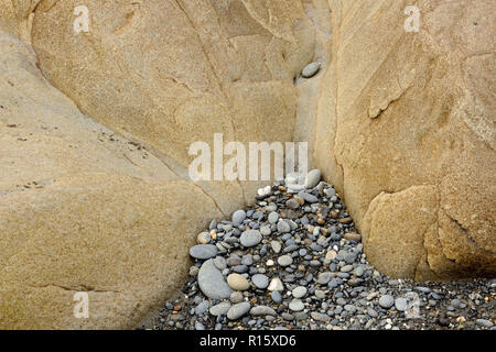 Polierte Felsen und Strand Kieselsteine am Strand #4 bei Ebbe, Olympic National Park, Washington, USA Stockfoto