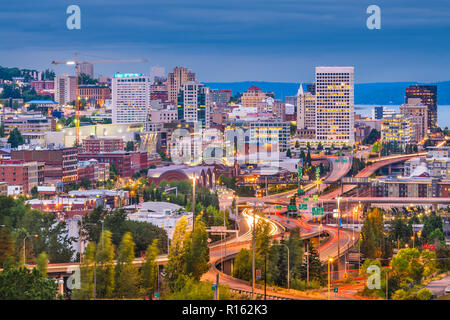Tacoma, Washington, USA Skyline bei Nacht. Stockfoto