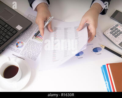 Bisinessman seinen Job im Büro arbeiten Stockfoto