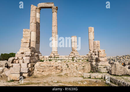 Tempel des Herkules in der Zitadelle von Amman ist ein historischer Ort im Zentrum der Innenstadt von Amman, Jordanien. In Arabisch ist bekannt als Jabal al-Qal'a. Stockfoto