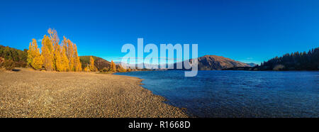 Lake Wakatipu nahe Queenstown bei Sonnenaufgang, Südinsel, Neuseeland Stockfoto