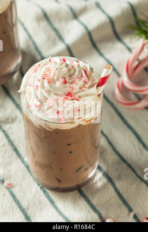 Sweet Peppermint Eiskaffee Mokka mit Schlagsahne Stockfoto