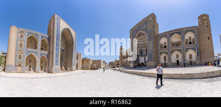 Und abdoullaziz Khan Medrese Ulugbek Medrese einander zugewandt, Buchara, Usbekistan Stockfoto