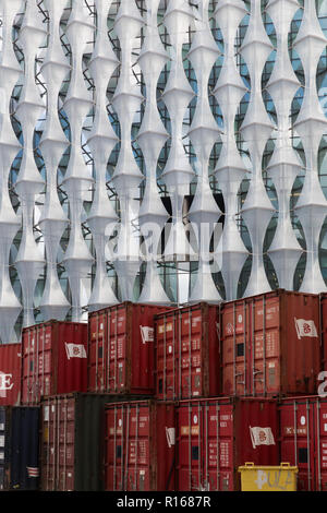 Fassade der neuen Amerikanischen Botschaft in London neun Elms Stockfoto