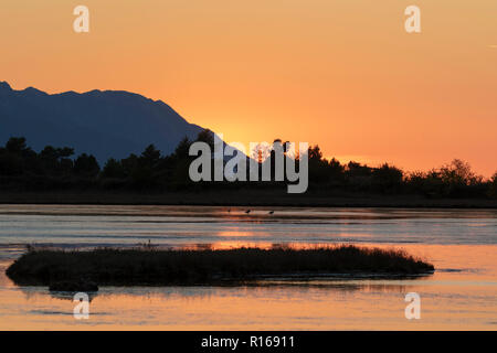 Sonnenuntergang auf dem Neretva River Delta, Kroatien Stockfoto