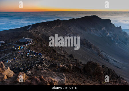 Sonnenaufgang auf der Oberseite des Haleakala National Park, Maui, Hawaii, USA Stockfoto