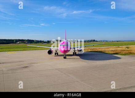 Airbus A320-232 von Wizz Air, Allgäu Airport, Flughafen Memmingen Munich-West, Memmingen, Unterallgäu, Allgäu, Schwaben, Bayern Stockfoto