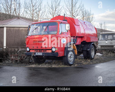 HUSAVIK, ISLAND - Oktober 20, 2018: 1965 Ford D-Serie Leicht-LKW auf den Straßen der Stadt Stockfoto