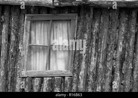 CAPE RANDOM, Neufundland, Kanada - Hütte Fenster, Random Passage Film, Replik des Fischerdorf. Stockfoto