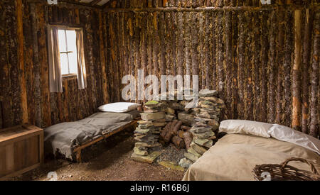 CAPE RANDOM, Neufundland, Kanada - Schlafzimmer in der Kabine, Random Passage Film, Replik des Fischerdorf. Stockfoto