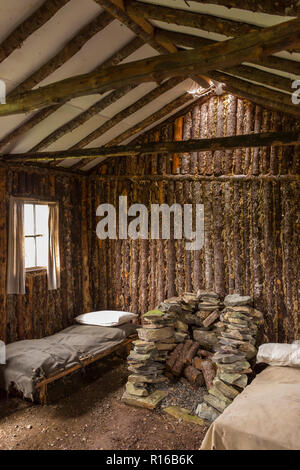 CAPE RANDOM, Neufundland, Kanada - Schlafzimmer in der Kabine, Random Passage Film, Replik des Fischerdorf. Stockfoto