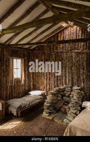 CAPE RANDOM, Neufundland, Kanada - Schlafzimmer in der Kabine, Random Passage Film, Replik des Fischerdorf. Stockfoto